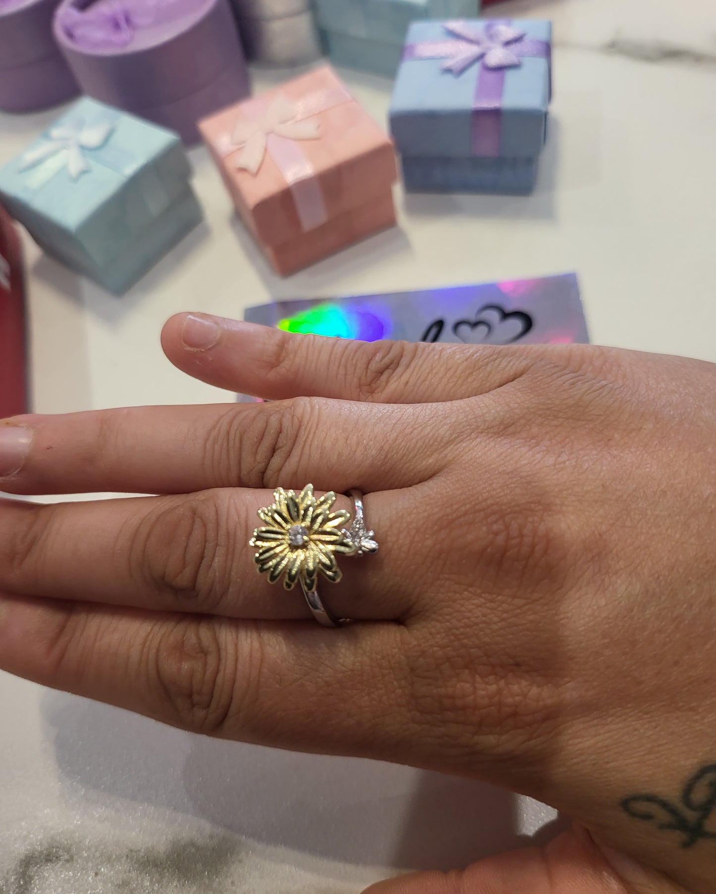 Anillo flor avispa