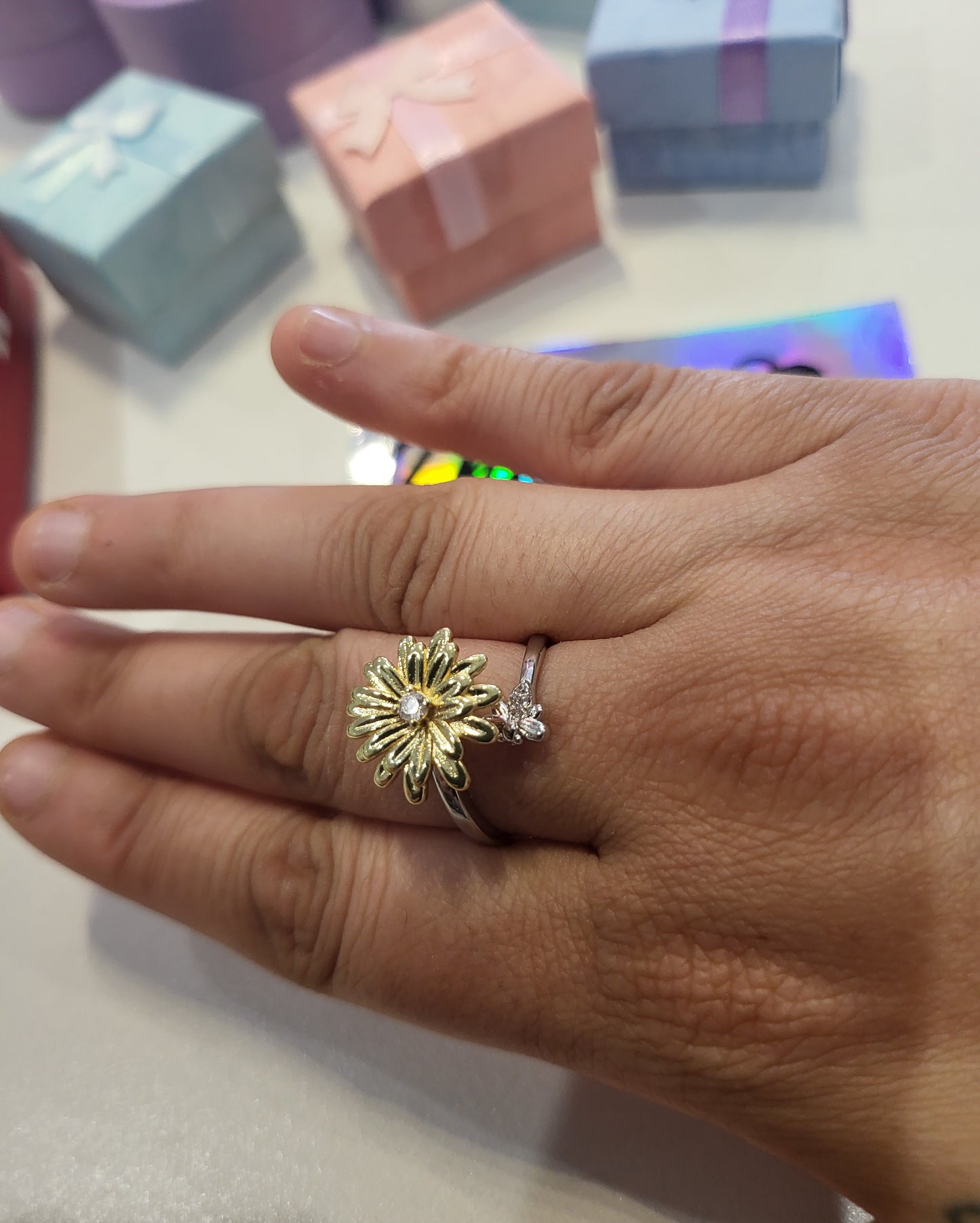 Anillo flor avispa
